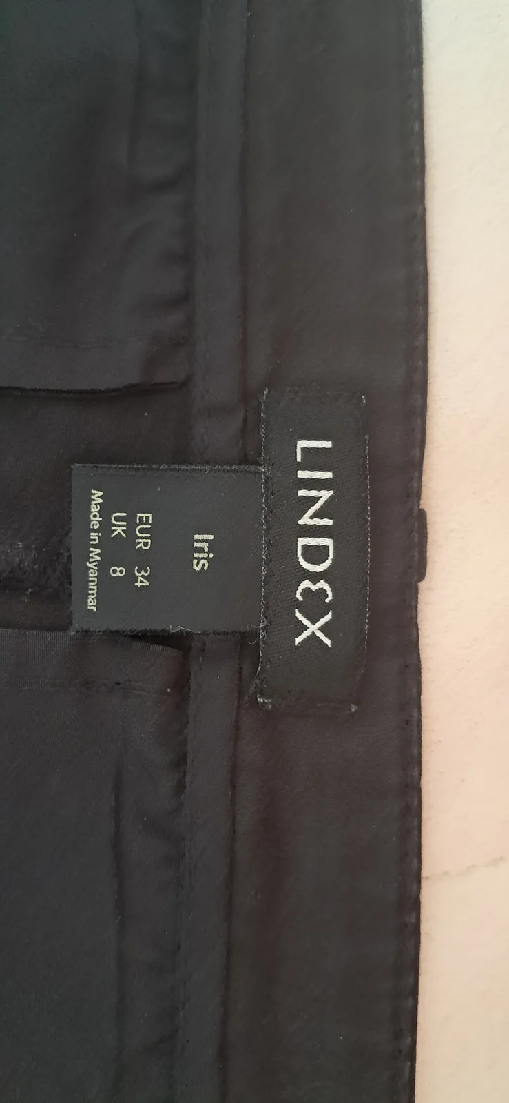 Crne pamučne pantalone Lindex 34