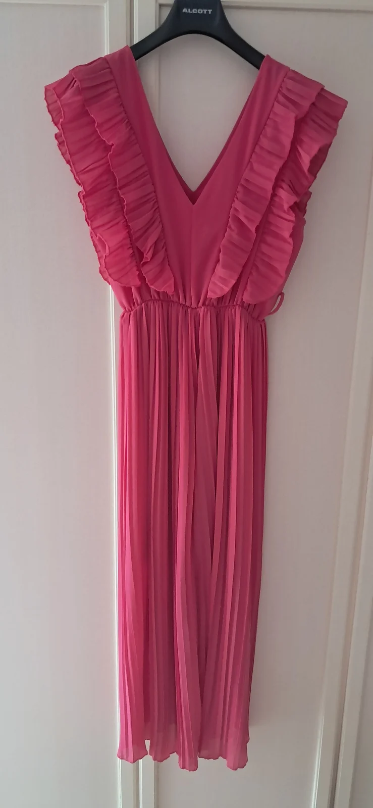 Pink plisirana haljina