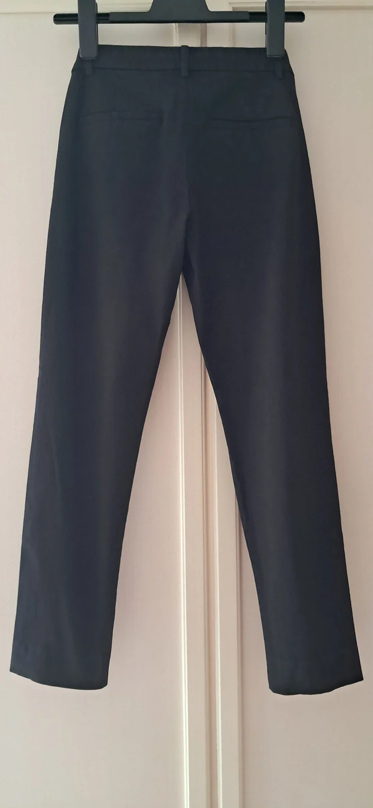 Crne pamučne pantalone Lindex 34