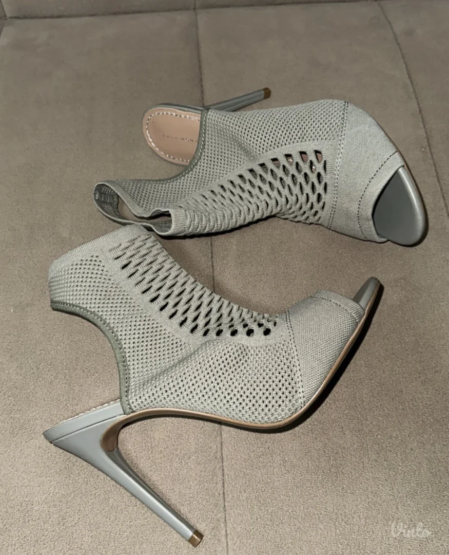 Zara otvorene cizmice