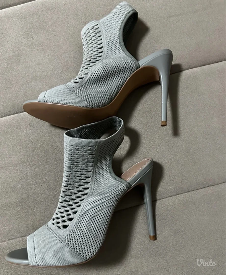 Zara otvorene cizmice