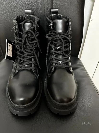 Cizme iz New Yorker-a