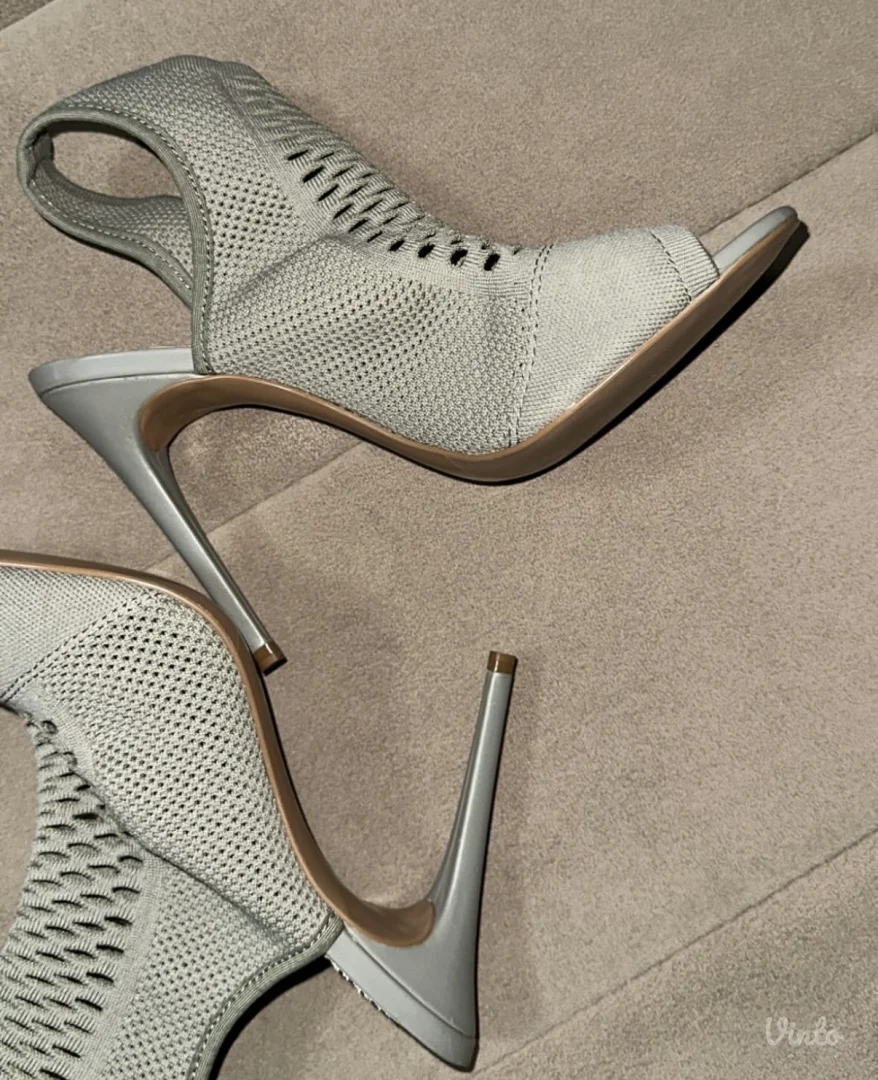 Zara otvorene cizmice