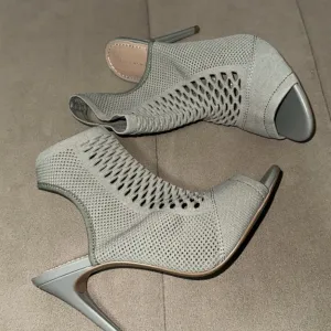 Zara otvorene cizmice