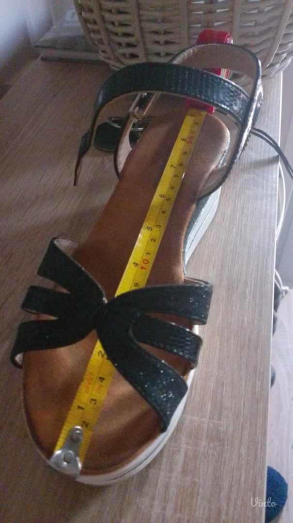 Sandale 37 broj