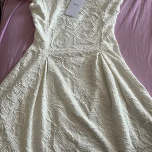 Bershka- bela haljina nova