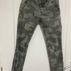 Vojničke pantalone