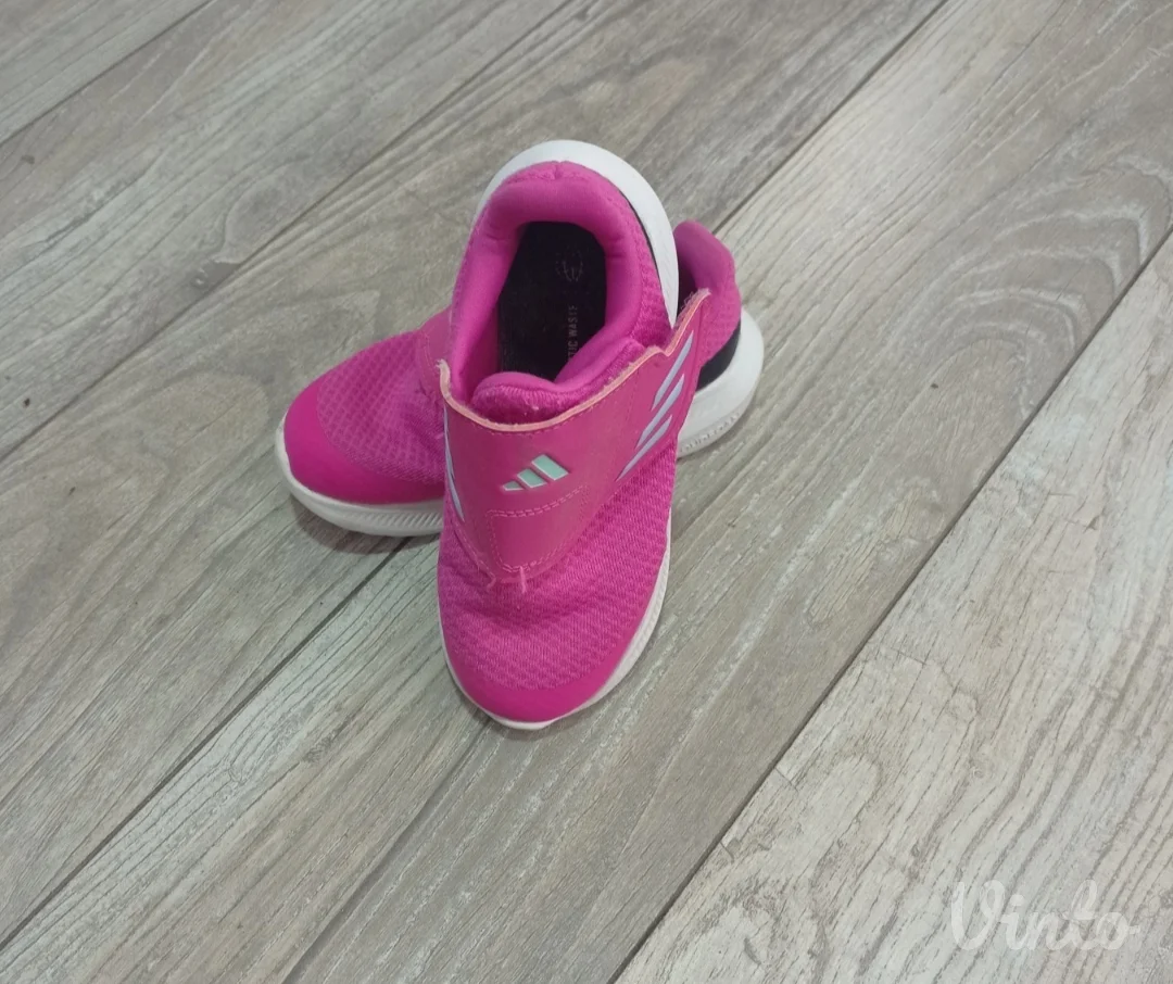 Patike za devojcice Reebok nove br 19