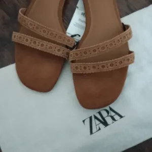 Zara kožne papuče 38 - novo sa etiketom