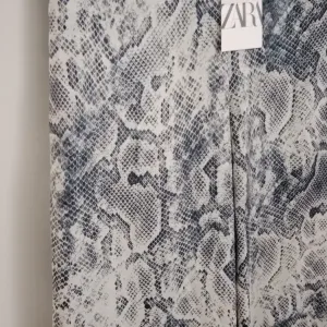 Zara pantalone XS - novo sa aetiketom