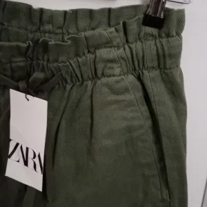 Zara pantalone XS - novo sa etiketom