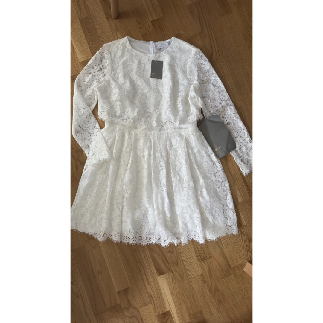 Asos bela haljina
