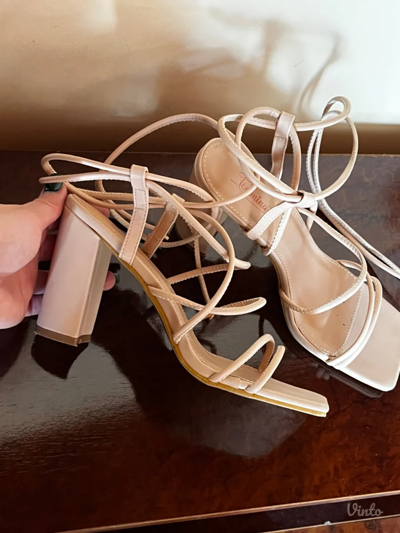 Krem sandale na stiklu