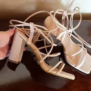 Krem sandale na stiklu