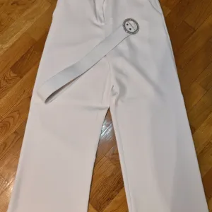 Bele pantalone