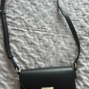 Pull and bear torbica