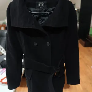 Crni ženski kaput Melrose