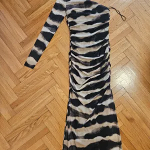 Zara haljina M