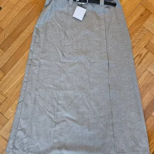 Zara suknja M - NOVO