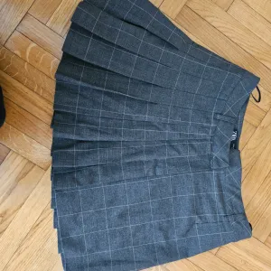 Zara suknjica M
