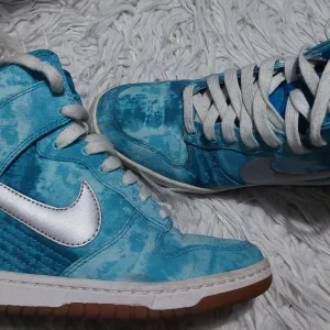 Nike Dunk patike sa skrivenom platformom