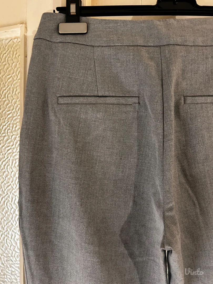 Zara- sive pantalone