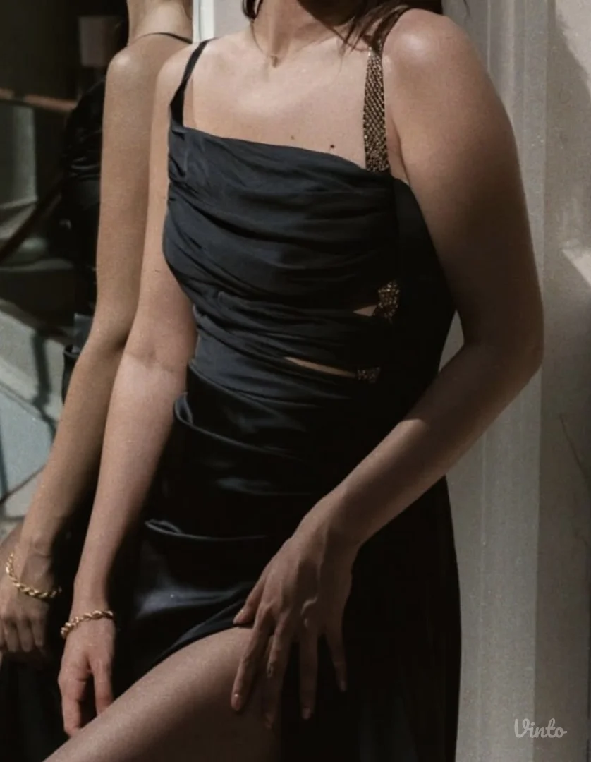 Elegantna crna haljina