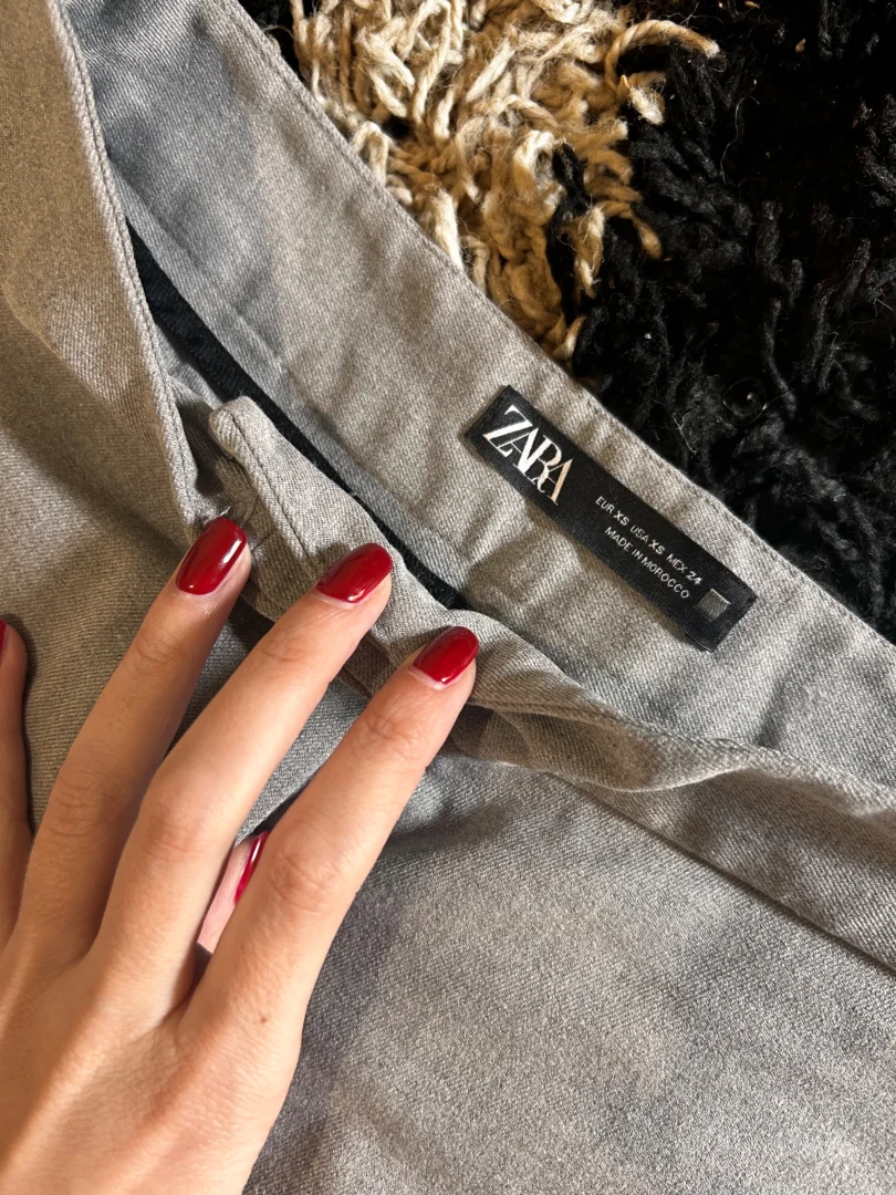 Zara- sive pantalone