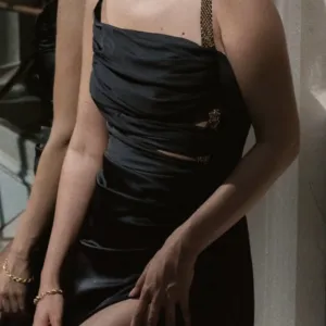 Elegantna crna haljina