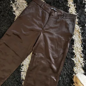 Zara- braon satenske pantalone