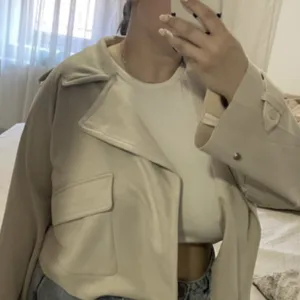 Reserved jakna od prevrnute koze