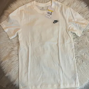 Nike Bela Majica S