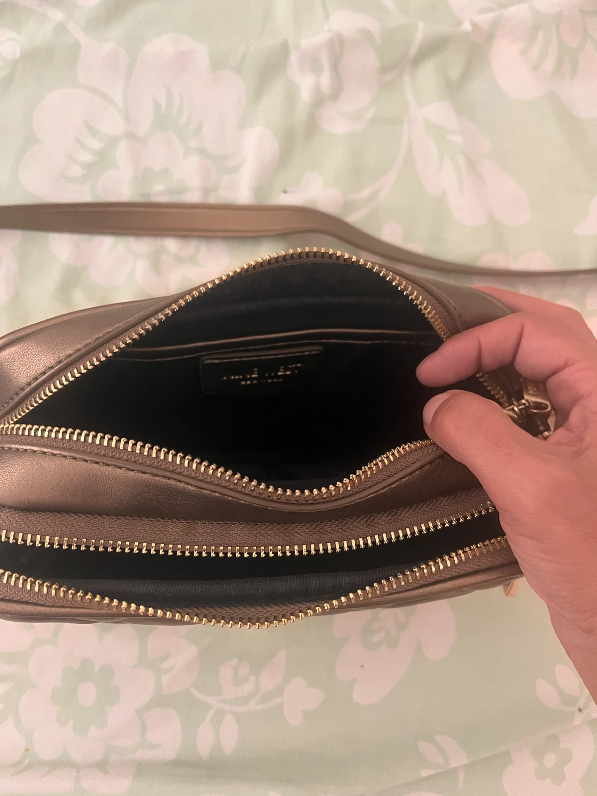Nine West Greenwich torbica sa etiketom (dark silver)