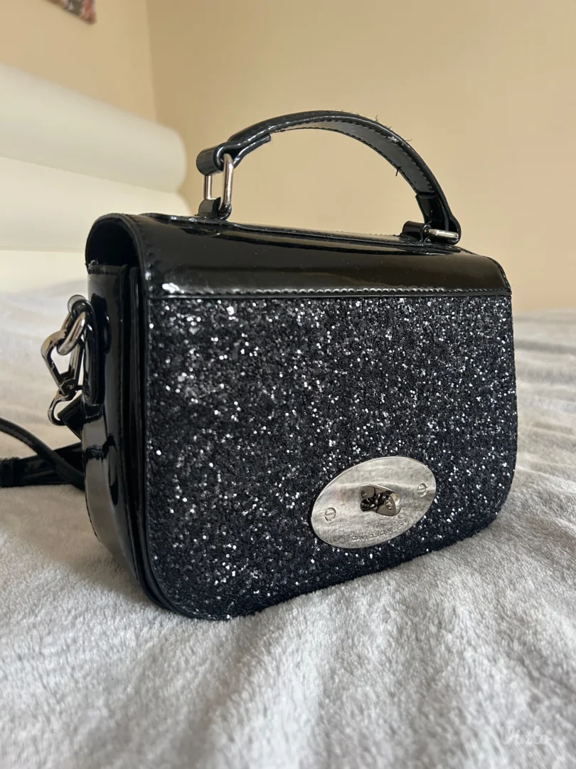 Crna sljokicava David Jones torbica