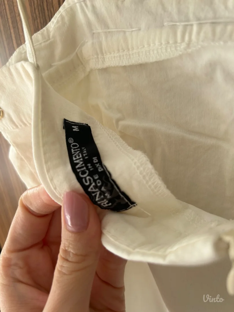 Bela svecana haljina