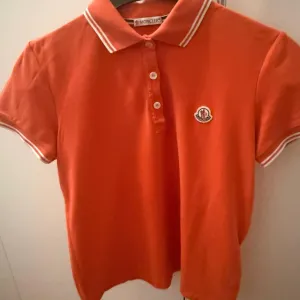 Moncler majica sa kragnom original