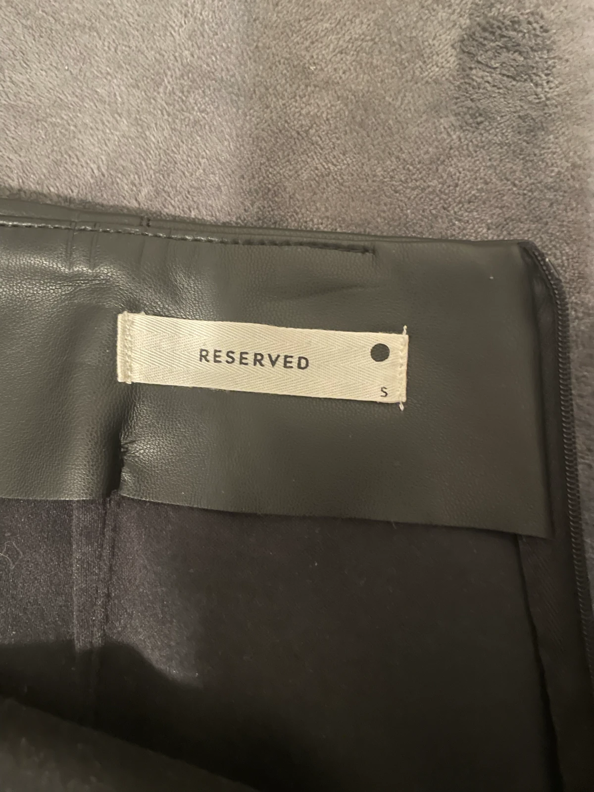Dugačka crna suknja od veštačke kože – Reserved
