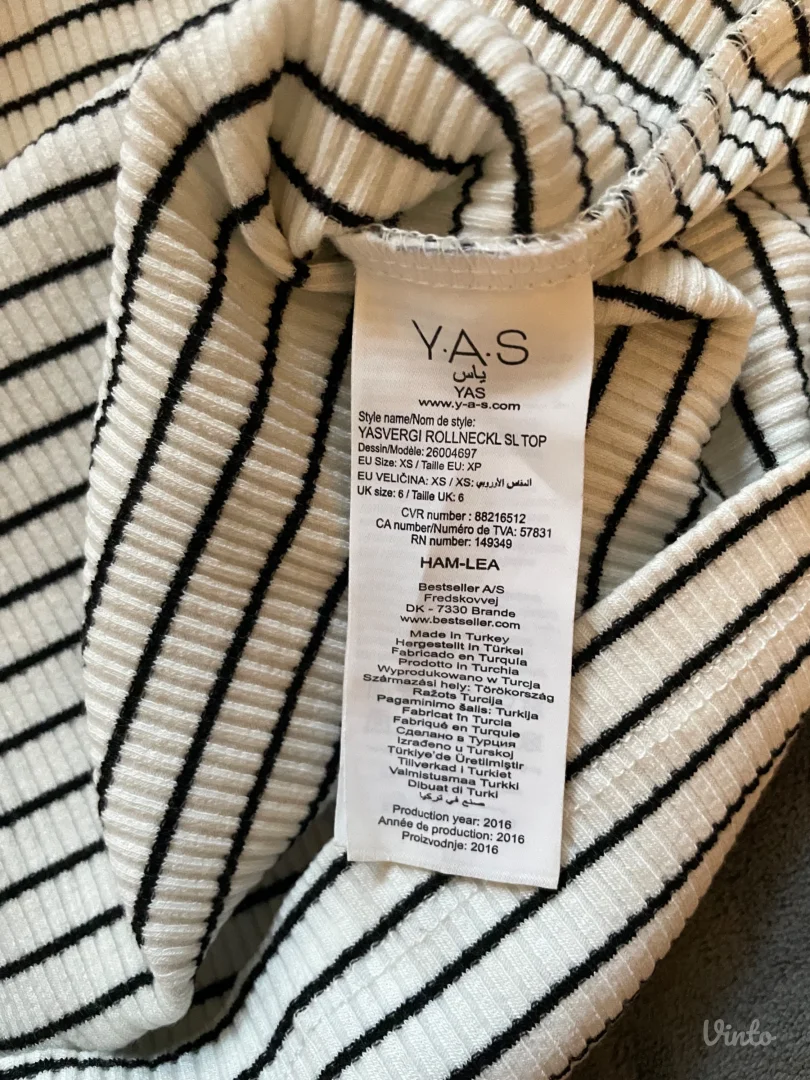 YAS ženski crop top sa rolkom