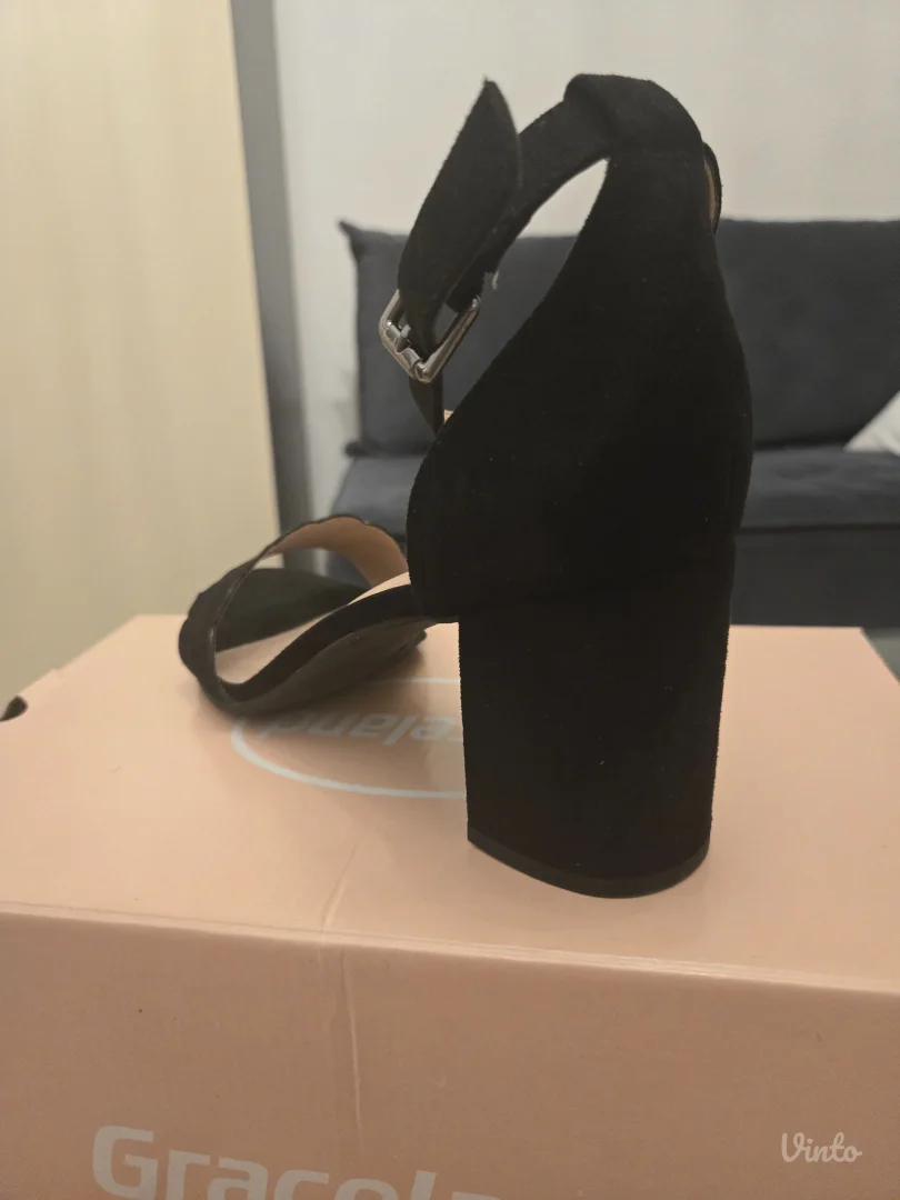 Crne sandale od velura