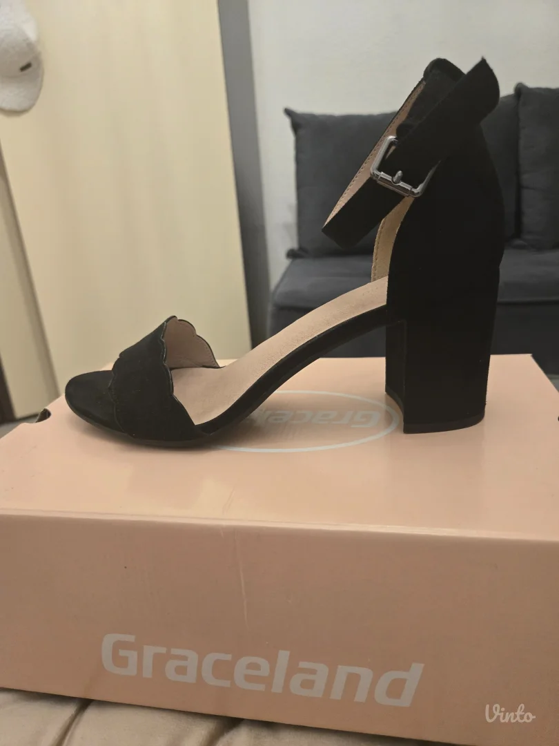 Crne sandale od velura