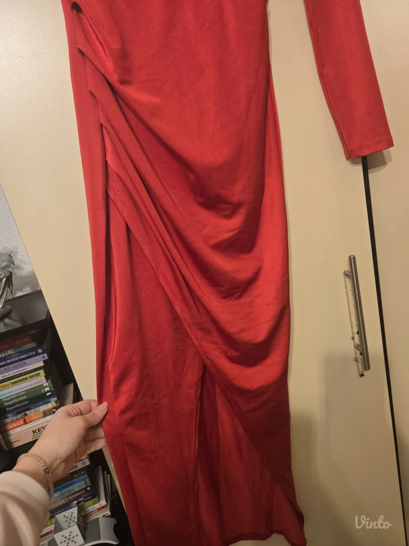 Svecana crvena haljina