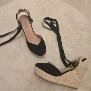 Polusandale sa platformom