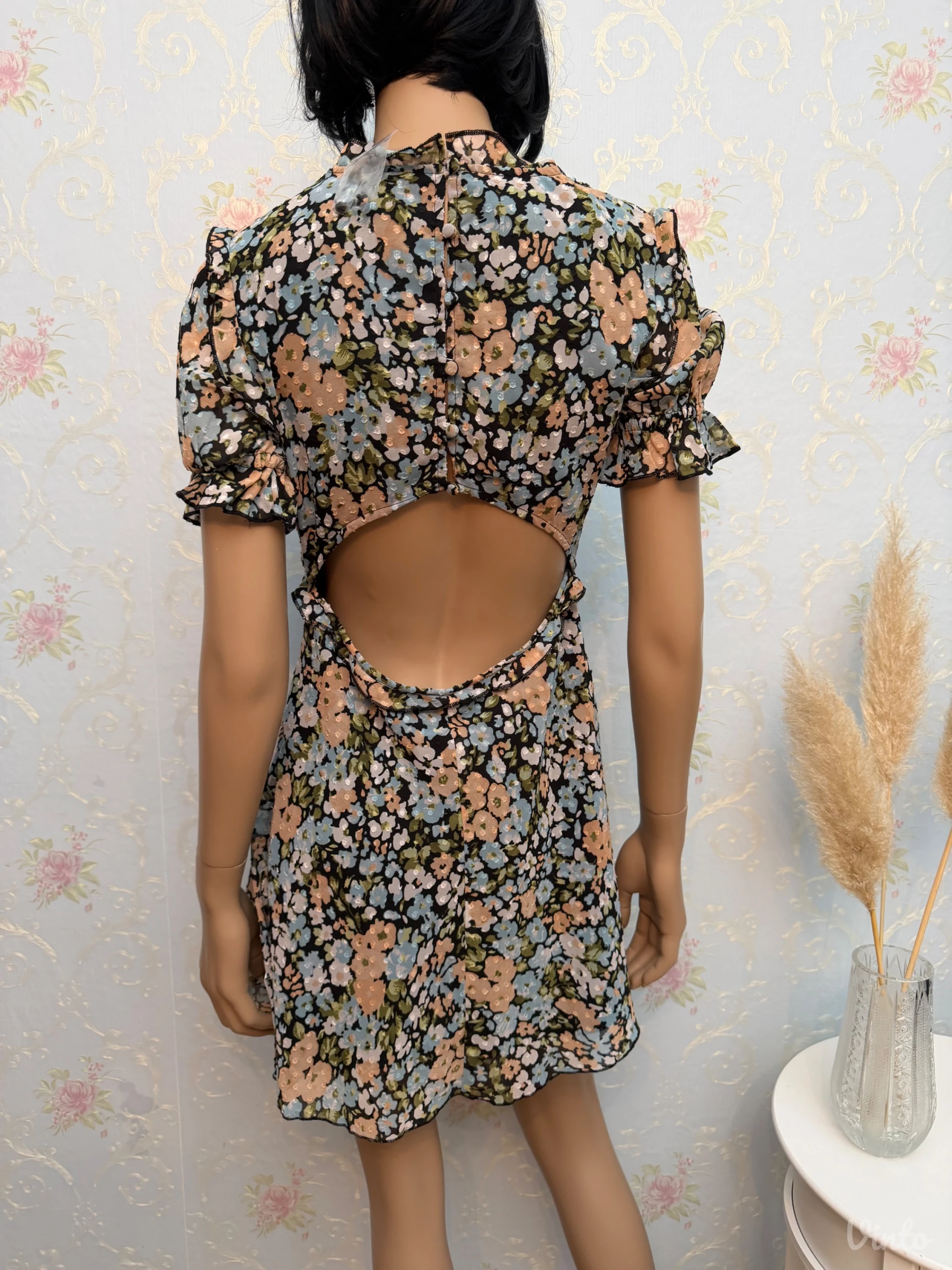 Asos Haljina, Novo sa etiketom