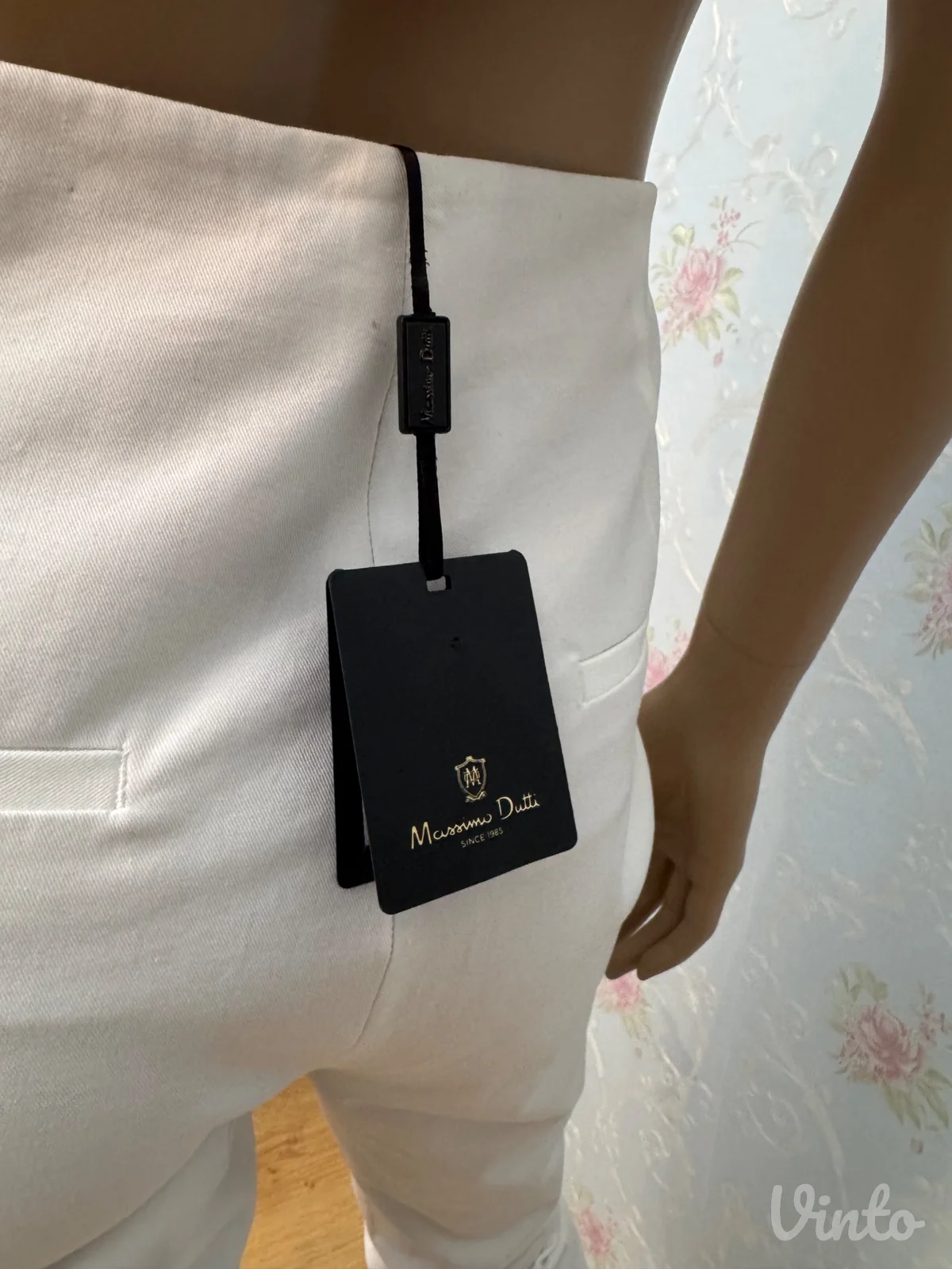 Massimo Dutti Pantalone, Novo sa etiketom
