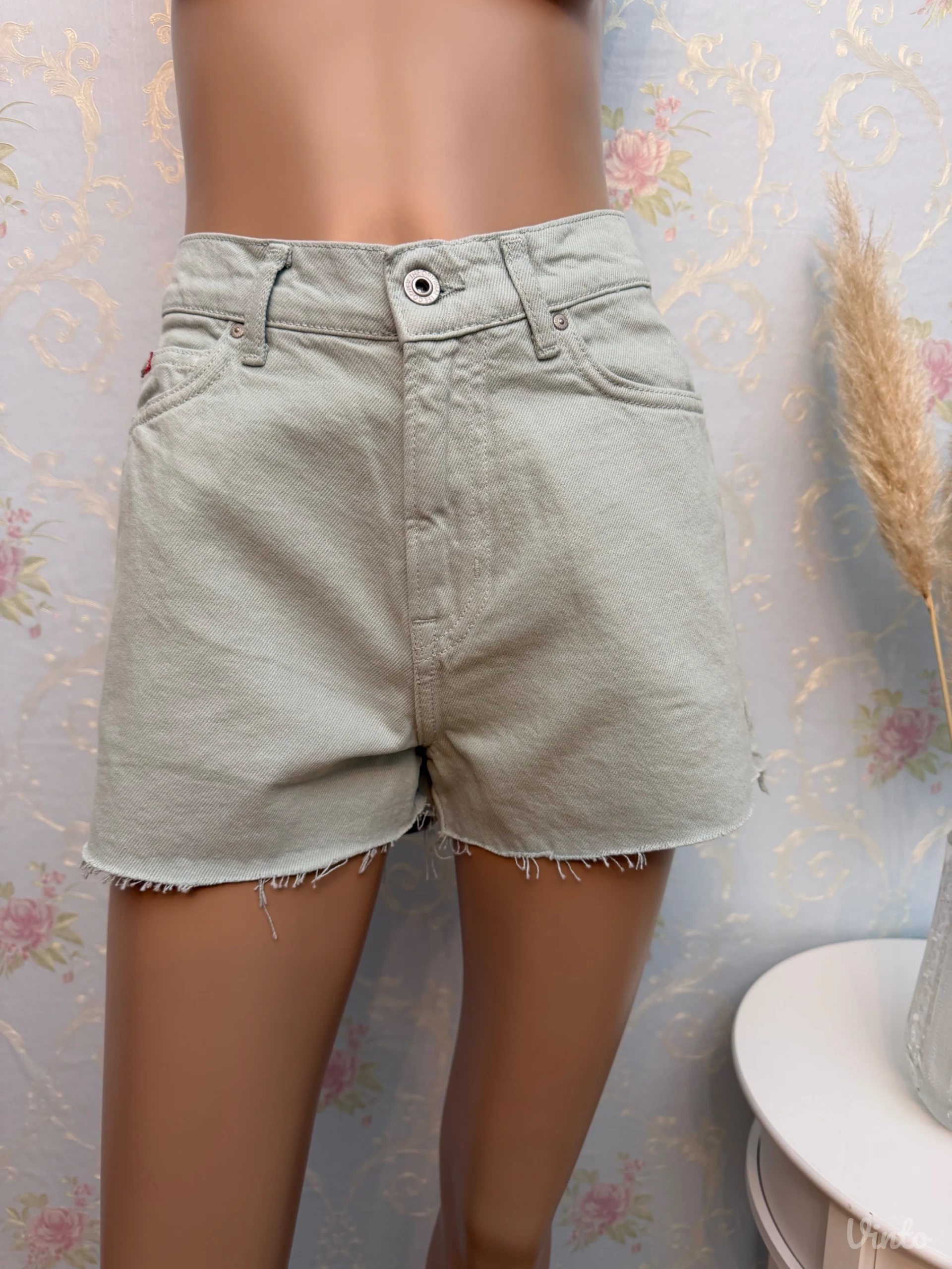 Lee Cooper teksas sorc, Novo sa etiketom