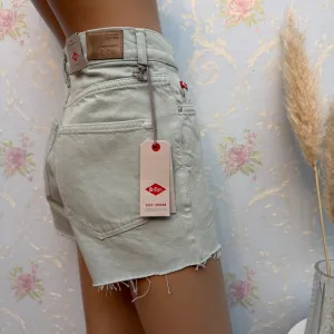 Lee Cooper teksas sorc, Novo sa etiketom