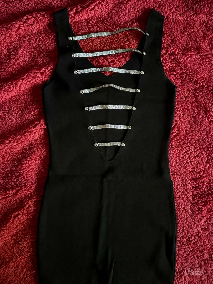 Haljina sa golim leđima