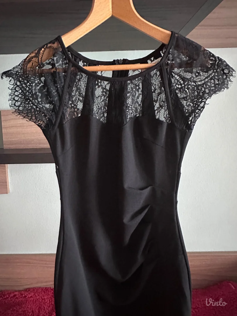 Elegantna crna haljina