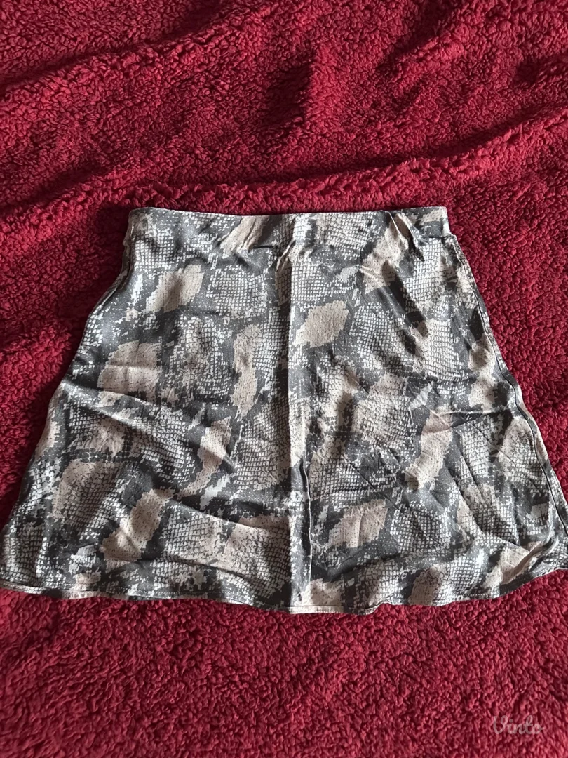 Kratka lepršava suknjica