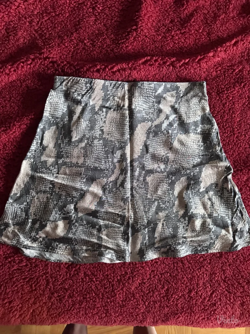 Kratka lepršava suknjica